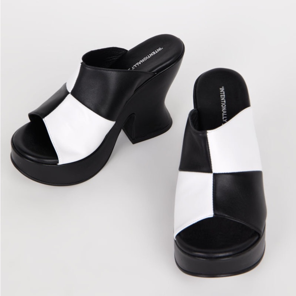 Intentionally blank black and white platform sandal